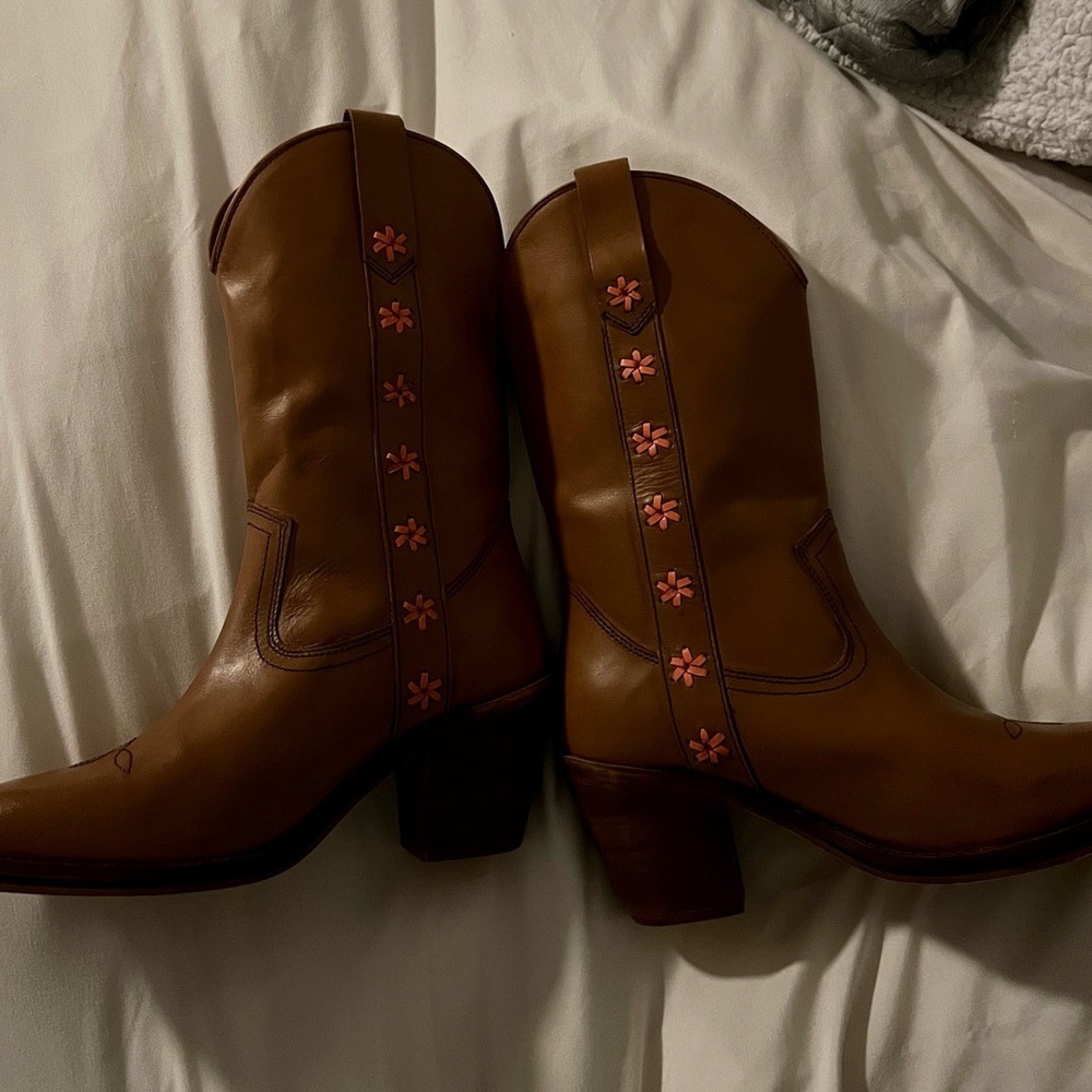 URBAN OUTFITTERS SIZE 6 Floral Cowboy Boots